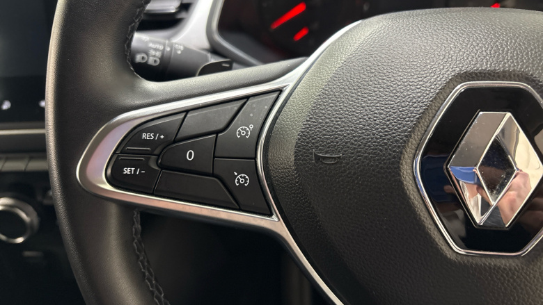 Renault Captur 1.3 TCE 140 Iconic 5dr EDC Petrol Hatchback